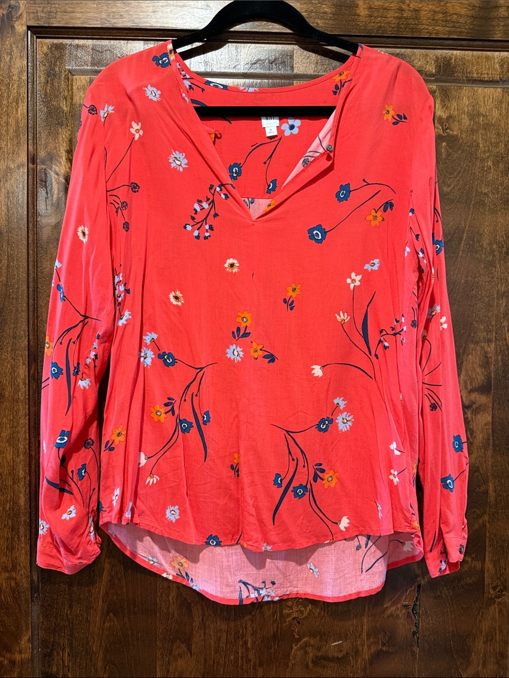 Women's Gap Red Floral V-Neck Long Sleeve Top